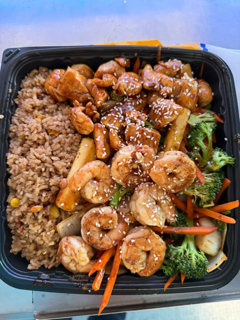 Real hibachi plate served at Hiroshi