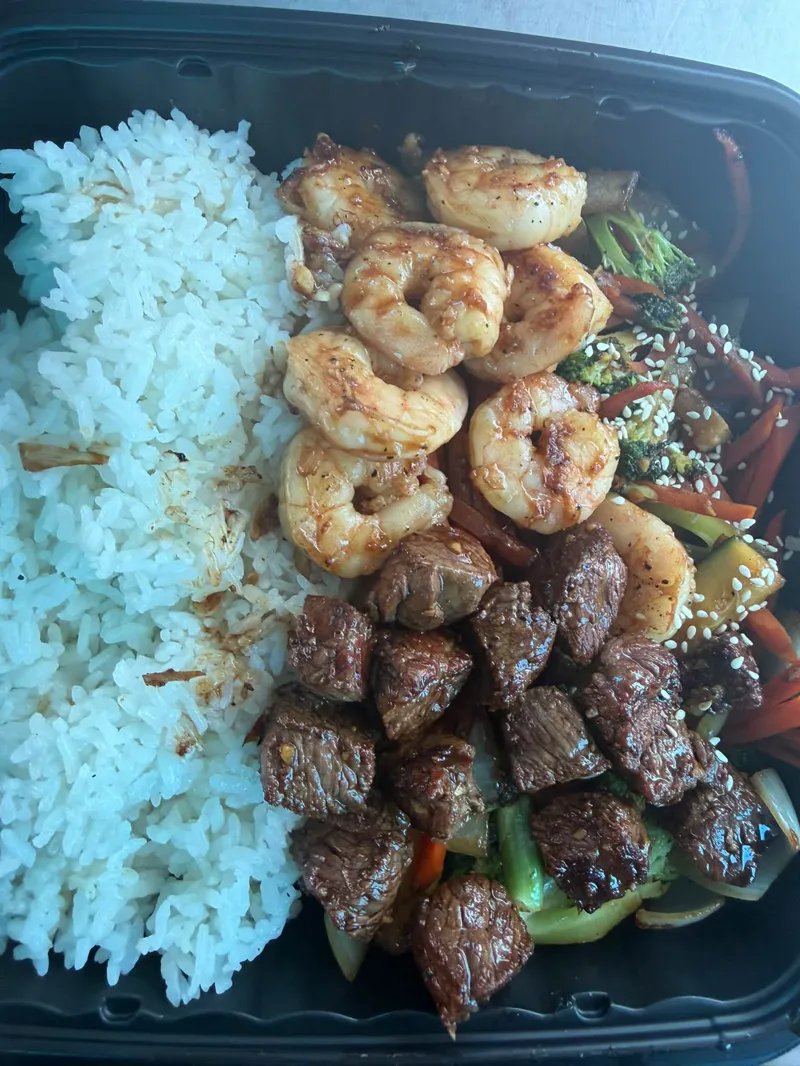 Real hibachi plate served at Hiroshi